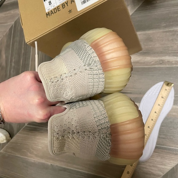 Adidas Yeezy size 40 euro - Picture 4 of 4